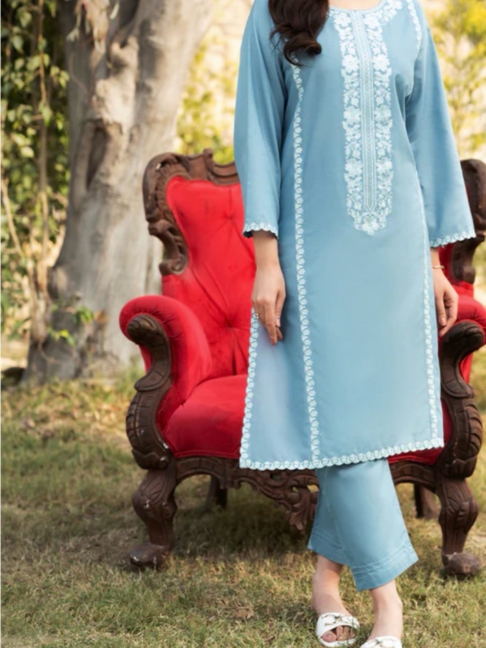 Asim Jofa Blue Embroidered Kurta Set in Medium Size